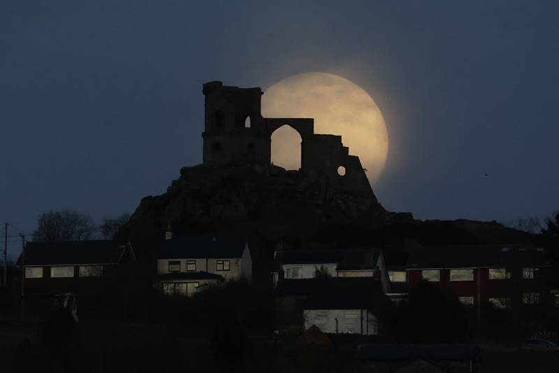 pink super moon, super moon images, super moon place, super moon in India, pink super moon images, super moon photos