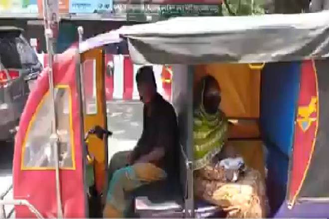 Ingenious! Driver modifies rickshaw for preventing Covid-19 spread. Gets praise from Anand Mahindra