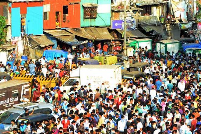  Migrant workers from nearby settlements gathered at suburban Bandra (West) bus depot near the railway station demanding ration. Express photo by Zoya Lobo)
