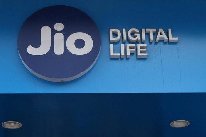 The company has come up with JioPos Lite app which its customers can download and recharge account of other subscribers on the network. The company has come up with JioPos Lite app which its customers can download and recharge account of other subscribers on the network.