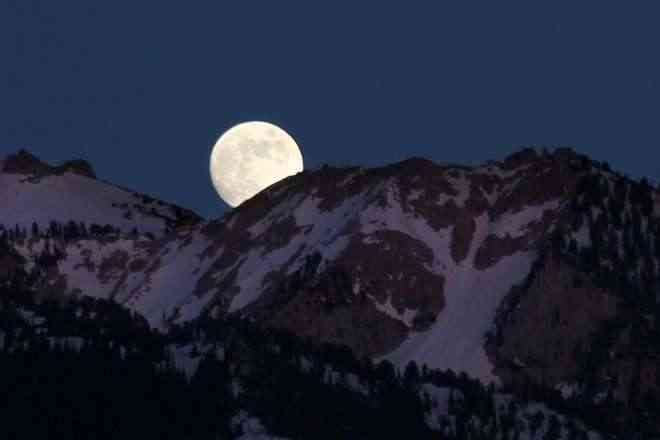 supermoon 2020, april supermoon 2020, pink moon 2020, supermoon 2020 colour, supermoon 2020 pictures, supermoon 2020 images