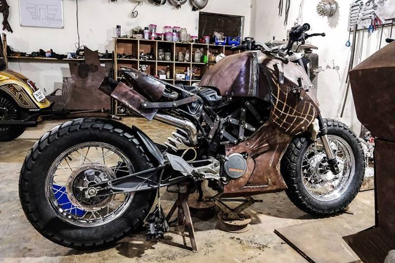 Not much is known about the modifications made to the 200 Duke but it is likely the stock 199.5cc engine has been kept as is. It has new LED headlamps in a twin casing and the front mudguard has been raised giving an adventure-style beak. (Image: Neev Motorcycles/Facebook) <strong>You may also like:</strong> <a href="https://www.financialexpress.com/auto/bike-news/unbelievable-royal-enfield-thunderbird-modification-to-a-massive-cruiser/1482477/">Royal Enfield Thunderbird modification: Unbelievable transformation to a massive cruiser</a>