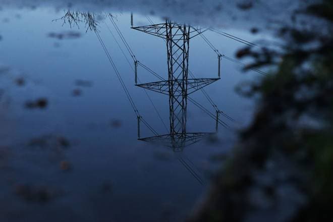 Power plants which are taking no actions to install equipment to reduce emissions should face punitive action from the government, environment experts said.