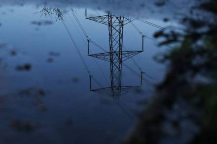 Power plants which are taking no actions to install equipment to reduce emissions should face punitive action from the government, environment experts said.