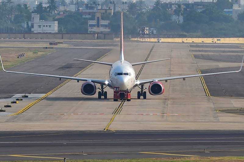 flights resume, flights india, domestic flights india coronavirus, domestic flight news, domestic flights, domestic flights news india, domestic flights mumbai airport, domestic flights from mumbai