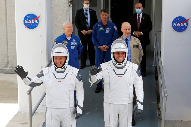 spacex, nasa, historic launch, elon musk, astronaut launch, flacon 9 launch, spacex manned mission, space x nasa manned mission, nasa falcon 9 mission delayed, elon musk manned mission