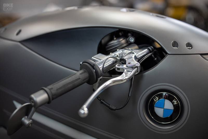 It's based on a 2016-model R nineT, but all that remains from the original motorcycle is the engine, final drive arm and part of the frame. Everything else has been created in-house and it took a total of 10 months to put together. The entire motorcycle is wrapped in hand-formed aluminium with the boxer's cylinder heads still poking out the bodywork. (Source: Bikeexif)