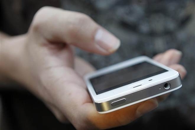 Sharing would mean that Apple would have to tell the government the code of iOS devices, which the government would hand over to a third party to verify.