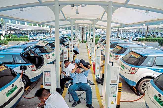 Chinese-EV-market-660x440-bloomberg