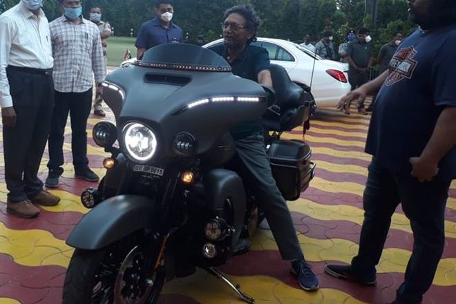 Chief Justice Sharad Arvind Bobde seen checking out a 2020 Harley-Davidson CVO Limited