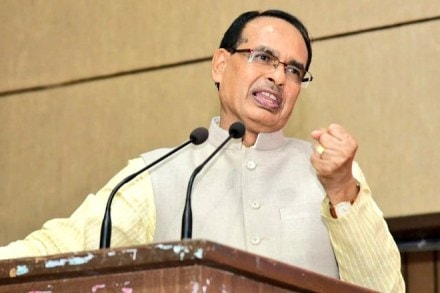 Two BSP MLAs, the lone SP legislator and two Independents attended a dinner at the Madhya Pradesh BJP office in the presence of CM Shivraj Singh Chouhan. Two BSP MLAs, the lone SP legislator and two Independents attended a dinner at the Madhya Pradesh BJP office in the presence of CM Shivraj Singh Chouhan.