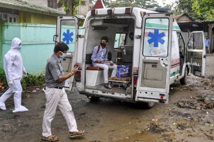 BBMP officials are guiding the ambulance to pick up a patient and drop them.