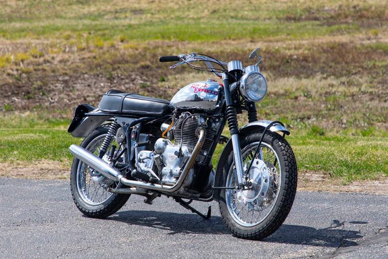 Most in India will know the Interceptor as the Royal Enfield Interceptor 650 which was launched in 2018, however, the motorcycle goes a long way back. This is not the first time Royal Enfield have built a parallel twin engine. The original Interceptor was introduced in 1960 with a 692cc engine. (Source: Silodrome)
