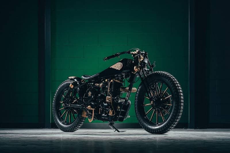 Having featured so many custom-built motorcycles on our website, it did get us wondering why was it that we never came across one based on the steampunk era. Looks like our prayers have been answered. This Royal Enfield Bullet 500 built by GDesign is a broad tracker with steampunk-ish elements and to say the least, the black and gold paint theme is working wonders for it. (Source: BikeExif)