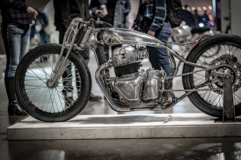 Royal Enfield is one of the very few motorcycle manufacturers that celebrates custom builds based on its motorcycles and actually encourages builders to use their creative heads and come up with iterations of their own. Royal Enfield also commissions official custom builds and the latest one to go in the scrap book is the 'Kamala', a gorgeous vintage racer based on a Royal Enfield Continental GT 650 built by Cristian Sosa of Sosa Metalworks.