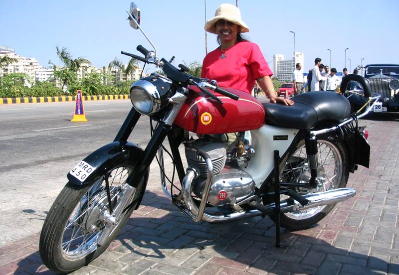 Towards the end of 2009, journalist Antonio Merinero came to know of three Impala motorcycles in Mumbai. He saw in a workshop at the time and intended to find the owners. He met Anthony Fernandes and his cousin Manuel Dsouza and expressed his surprise at recognising a motorcycle that was very familiar to him. Antonio decided to contact the Moto Club Impala in Barcelona, which contacted us recently to narrate the story of the Impala bringing people together.