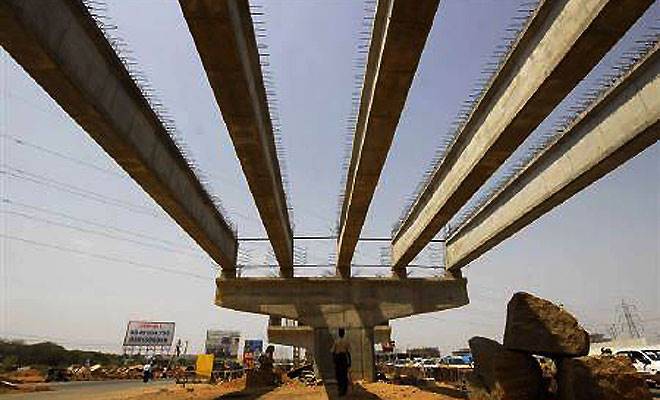 Trump team weighs $1 trillion for infrastructure to spur economy Trump team weighs $1 trillion for infrastructure to spur economy