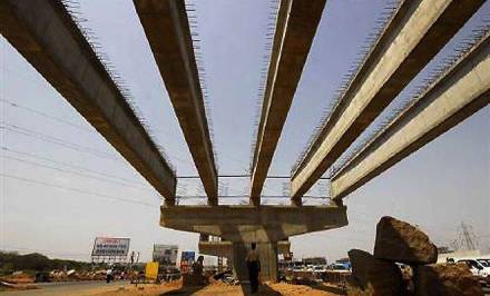 Trump team weighs $1 trillion for infrastructure to spur economy