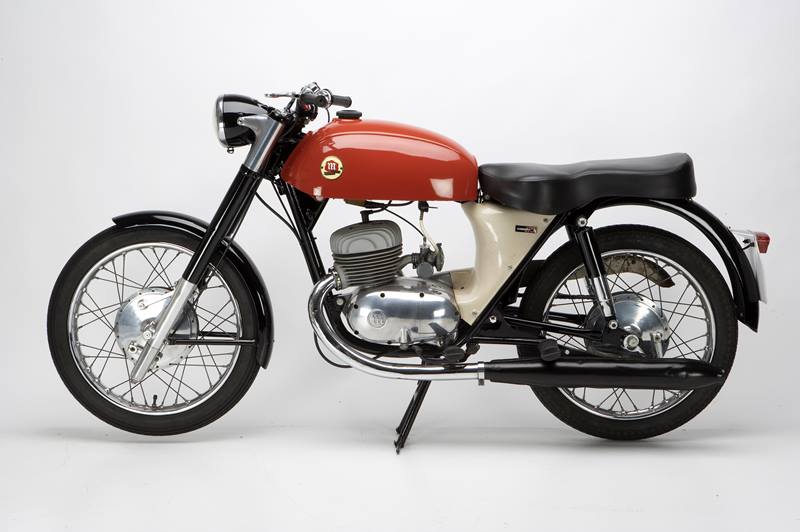 The Impala found its way to the American market in 1963 where the 175cc Impala Cross (known as the “Scrambler” in the USA) became a roaring success. It started as a small garage-run operation but eventually expanded into 350 dealers nationwide. The Impala was a powerful motorcycle for its time as 18 bhp from a 175cc two-stroke capable of a top speed 130 km/h are good numbers any motorcyclist would be happy to live with.
