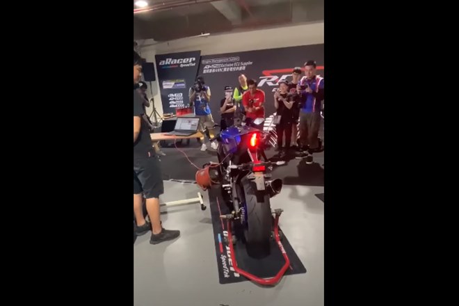 This Yamaha R1 can sing a melodious birthday song for you! Watch amazing video