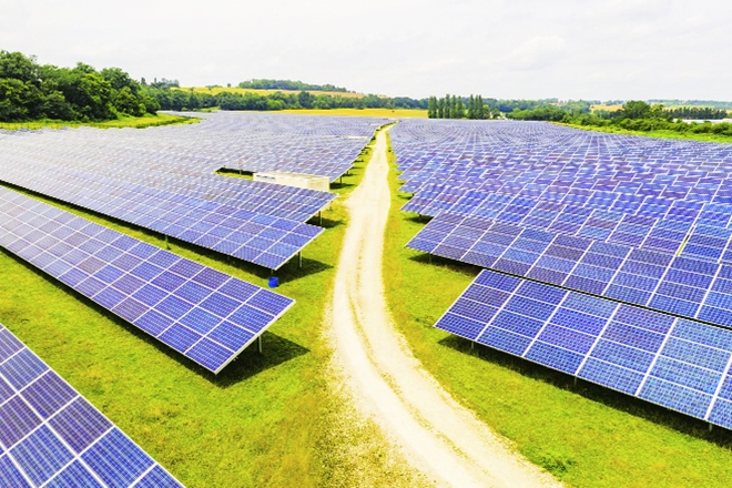 In 2014, the solar target was increased to 100 GW by 2022. In 2014, the solar target was increased to 100 GW by 2022.