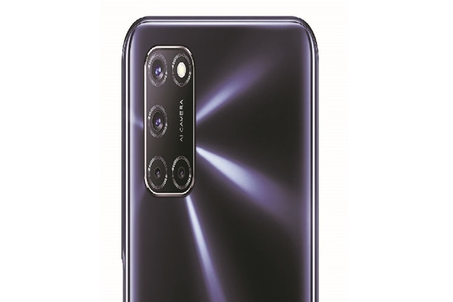 For those addicted to taking selfies, the A52 sports a 16MP punch-hole front camera with f2.0 large-aperture lens, to ensure selfie optimisation under various lighting conditions.