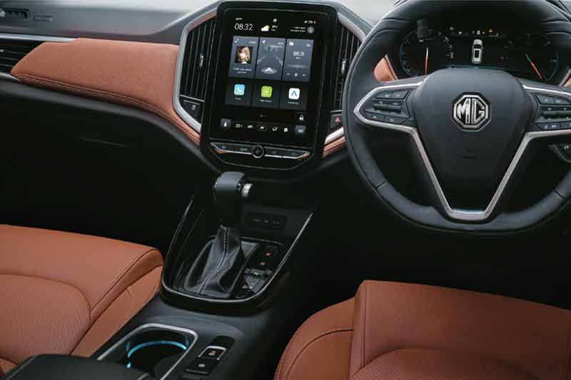 Staying with the interior of the Hector Plus, MG will offer new tan leather upholstery. The seats, door trim panels, and the dashboard will feature a tan colour contrast. As for the dashboard itself, the layout is identical to what is offered with the Hector.