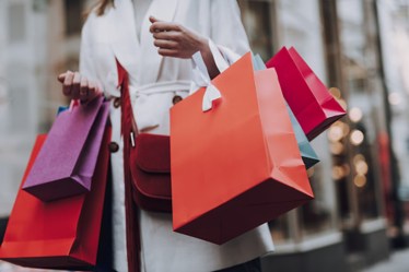 As fashion retailers grapple with the challenge of low sales, industry watchers have now pinned their hopes on the festive season