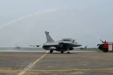 **EDS: GRAB FROM A TWITTER VIDEO POSTED BY @AmitShah ON WEDNESDAY, JULY 29, 2020** Ambala: Water cannon salute being given to one of the five Rafale fighter jets on its arrival at Ambala air base from France. (PTI Photo)(PTI29-07-2020_000104B)