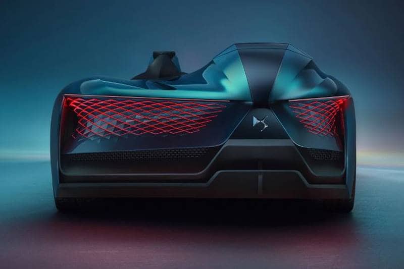 It is rather breathtaking with a fragile yet sporty, asymmetric yet peaceful design. DS says that "new technology" makes the E-Tense "capable of recovering its original form after an impact". If we knew more about this technology, perhaps it would have made a better headline.