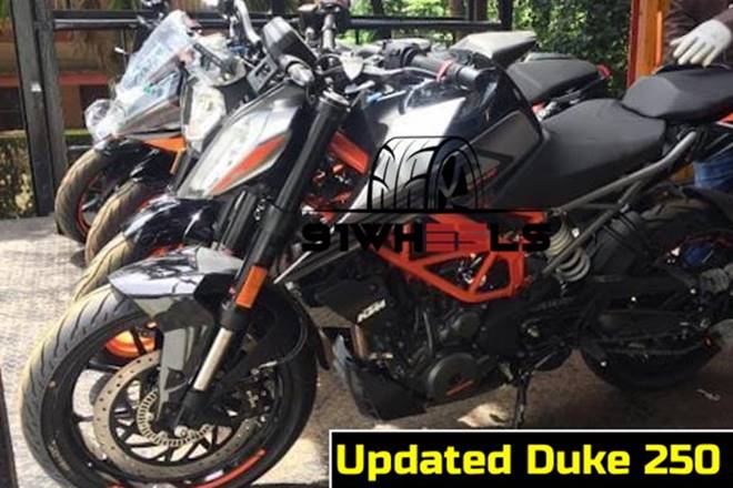 Updated KTM 250 Duke with all-LED headlamp starts reaching dealerships: Expected price, all details
