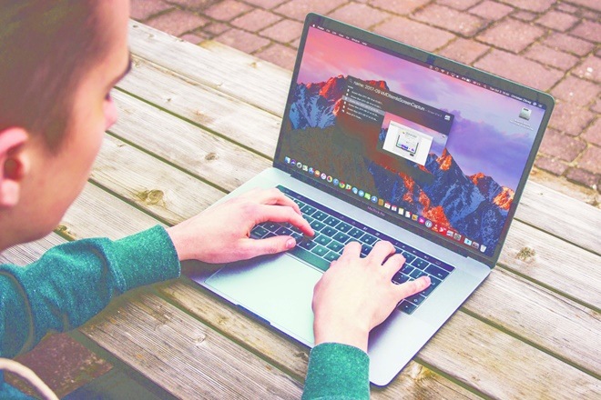 There were no special applications or software to take a screenshot as this functionality was baked into computers.