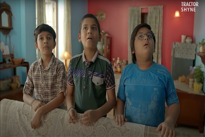 The TVC shows a story about how a shiny, long lasting paint that looks expensive need not necessarily be so The TVC shows a story about how a shiny, long lasting paint that looks expensive need not necessarily be so