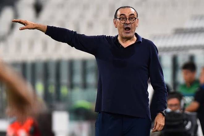 FILE PHOTO: Soccer Football - Serie A - Juventus v Atalanta - Allianz Stadium, Turin, Italy - July 11, 2020 Juventus coach Maurizio Sarri reacts, as play resumes behind closed doors following the outbreak of the coronavirus disease (COVID-19) REUTERS/Massimo Pinca/File Photo