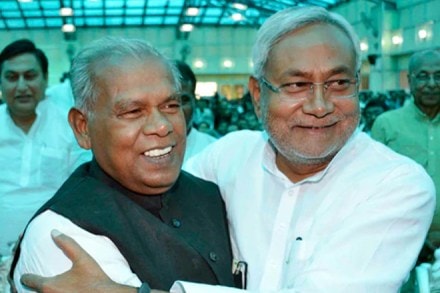 Jitan Ram Manjhi meets Nitish Kumar in Patna days after quitting grand alliance. (file pic)