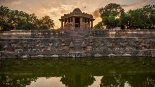 The temple is located a mere 35 kms away from Mehsana.q
