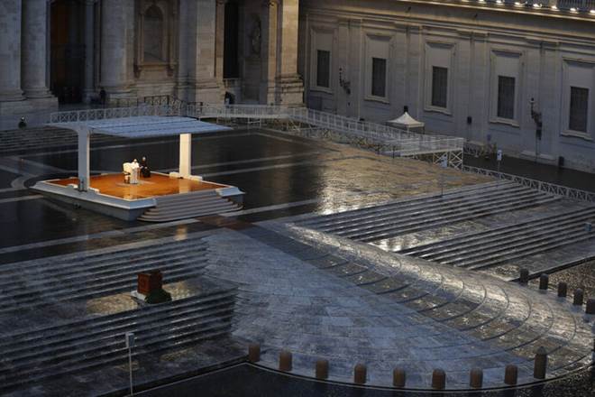 Pope Francis, coronavirus pandemic, COVID-19 crisis, covid 19 death cases, Vatican courtyard, St Peters Square, latest news on pope francis Pope Francis, coronavirus pandemic, COVID-19 crisis, covid 19 death cases, Vatican courtyard, St Peters Square, latest news on pope francis