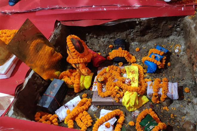 Day after Ram temple event, devotees offer prayers at Hanumangarhi Day after Ram temple event, devotees offer prayers at Hanumangarhi