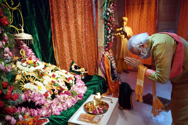 Prime Minister Narendra Modi became the first prime minister to visit Hanumangarhi. Prime Minister Narendra Modi became the first prime minister to visit Hanumangarhi.
