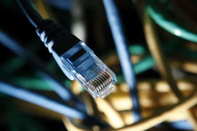 While currently, a limited spectrum bandwidth of 4.5THz, or recently, 9THz, are used commercially, the researchers used a bandwidth of 16.8THz. Image: Reuters