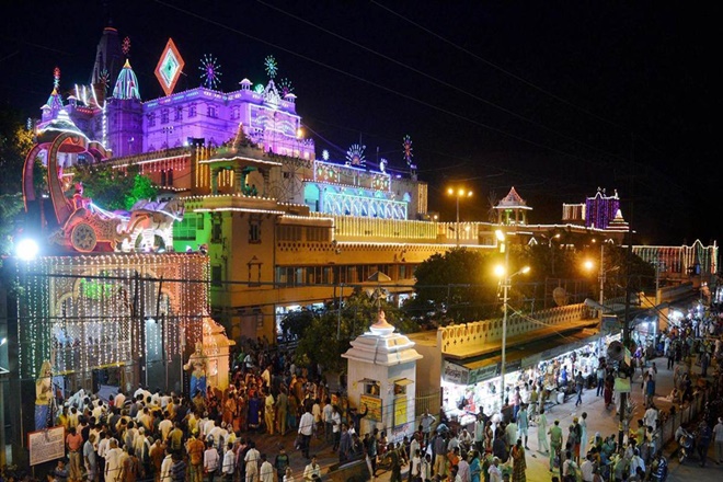 A heavy police force will be posted at the entrance of main temples to prevent the entry of devotees, District Magistrate Sarvagya Ram Mishra said. (PTI)