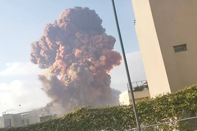Huge explosion rocks Beirut with widespread damage, injuries - World ...