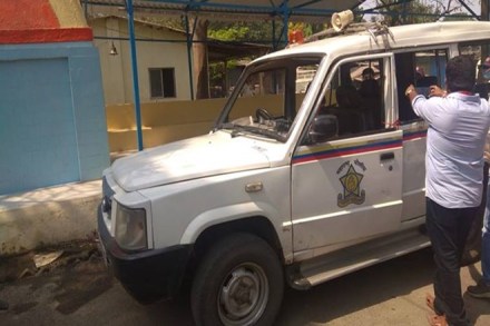 Sadhus Kalpavruksha Giri (70) and Sushilgiri Maharaj (35) and their driver Nilesh Telgade (30) were killed. Sadhus Kalpavruksha Giri (70) and Sushilgiri Maharaj (35) and their driver Nilesh Telgade (30) were killed.