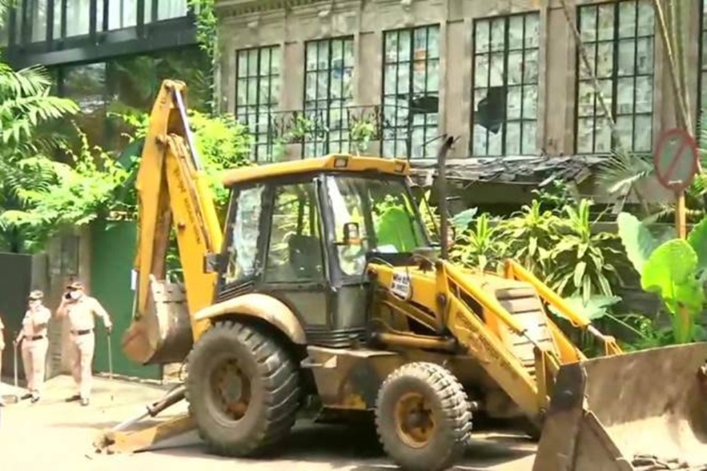 "The expression used by her has displeased certain quarters and caused angst in certain quarters particularly a political party which is a part of the government in Maharashtra," Ranaut's amended petition said.