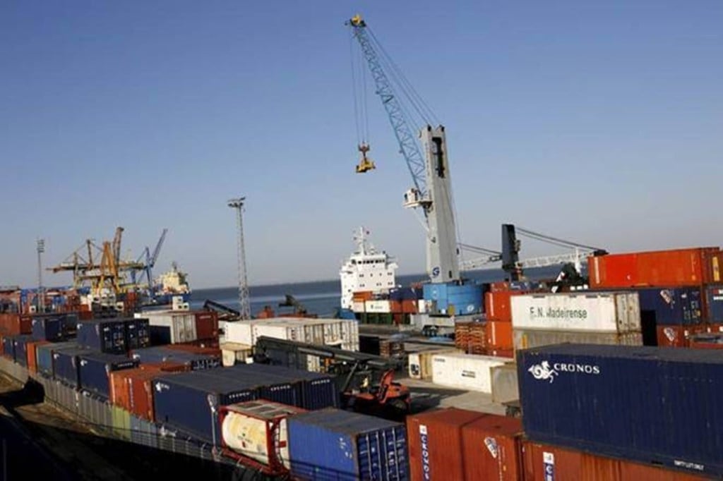 When applied to all countries taken together, this implies that no country should be running large and growing trade deficits or surpluses. When applied to all countries taken together, this implies that no country should be running large and growing trade deficits or surpluses.