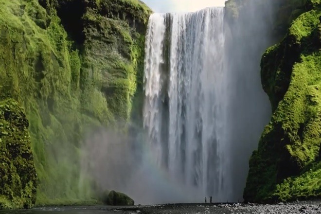 The film shows the perspective of someone who craves to go out and misses new adventures The film shows the perspective of someone who craves to go out and misses new adventures