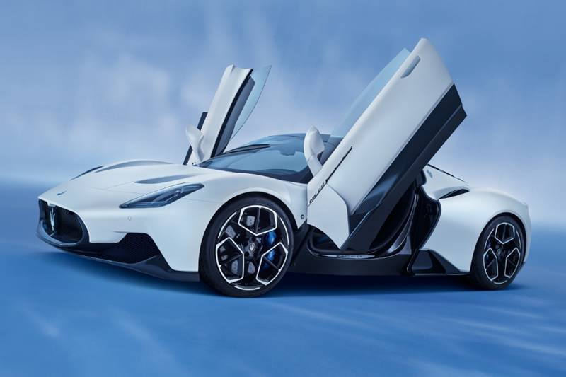 The butterfly doors not only look great but Maserati say that they also improve the car’s ergonomics and enable optimal access to and from the cabin. The MC20 is designed to enable coupé and convertible versions and for full electric power.