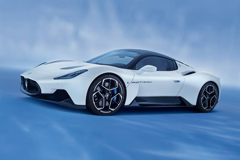 Maserati marks stepping into a new era with the unveiling of the MC20 super sports car (MC for Maserati Corse and 20 for 2020). The MC20 boasts incredible aerodynamic efficiency, along with the new Nettuno engine, a 630 horsepower V6 with torque of 730 Nm that allows acceleration from 0-100 km/h under 2.9 seconds and a top speed over 325 km/h. The engine marks Maserati’s return to producing its own powertrains after a hiatus of over 20 years.