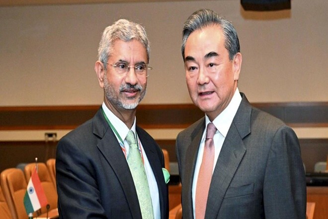 Following fresh confrontation around the southern bank of Pangong lake, India has further strengthened its military presence in the region by sending additional troops, battle tanks and other weaponry. 