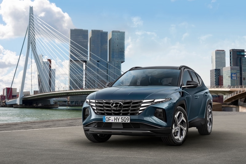 Hyundai Motor has unveiled the 2021 Tucson with a new experimental design and upgraded features. The all-new Tucson is the fourth generation of Hyundai’s best-seller with more than 7 million units sold around the globe since it launched in 2004. The design language of the all-new Tucson was inspired by Hyundai’s Vision T SUV concept, which was unveiled at 2019 AutoMobility LA. The engine options and features available with the new Tucson will differ based on the market it is retailing in. The 2021 Tucson is expected to be launched in India sometime next year with a price tag bigger than the current-generation’s range of Rs 22.3 lakh to Rs 25.6 lakh (ex-showroom).